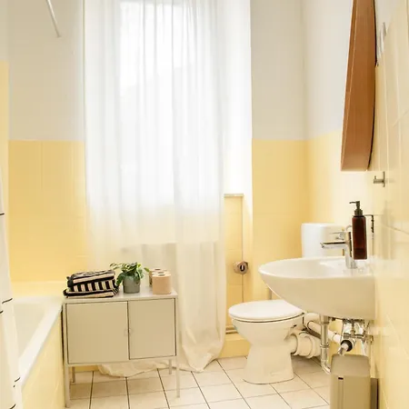 Frisch Renoviertes Altbau 2 Parkplaetze Im Leipziger Westen, Fuer Gruppen Bis 6 Personen, 10 Minuten Vom Zentrum *