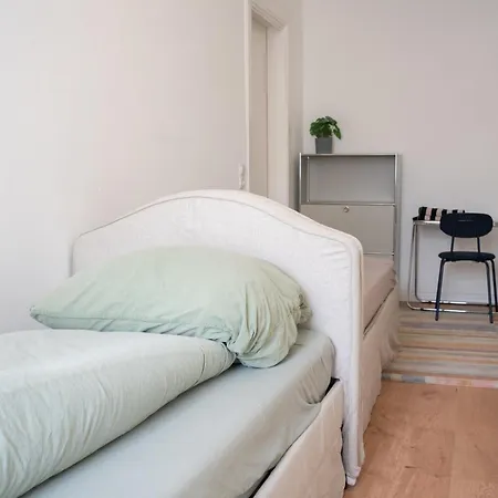 Frisch Renoviertes Altbau 2 Parkplaetze Im Leipziger Westen, Fuer Gruppen Bis 6 Personen, 10 Minuten Vom Zentrum Leipzig