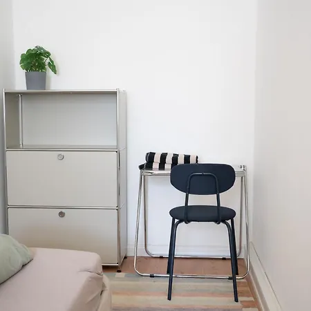 Frisch Renoviertes Altbau 2 Parkplaetze Im Leipziger Westen, Fuer Gruppen Bis 6 Personen, 10 Minuten Vom Zentrum