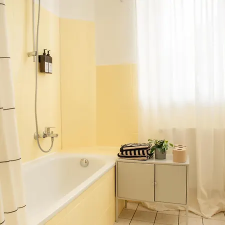 Frisch Renoviertes Altbau 2 Parkplaetze Im Leipziger Westen, Fuer Gruppen Bis 6 Personen, 10 Minuten Vom Zentrum Apartamento *