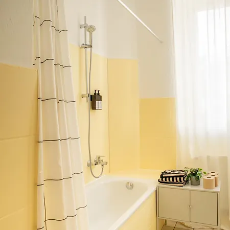 Frisch Renoviertes Altbau 2 Parkplaetze Im Leipziger Westen, Fuer Gruppen Bis 6 Personen, 10 Minuten Vom Zentrum Apartamento