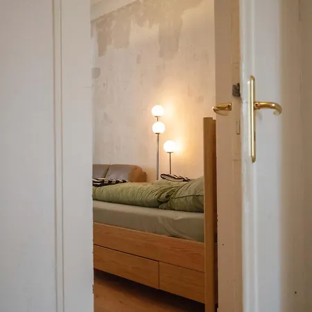 Frisch Renoviertes Altbau 2 Parkplaetze Im Leipziger Westen, Fuer Gruppen Bis 6 Personen, 10 Minuten Vom Zentrum * Leipzig