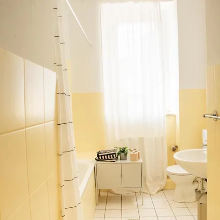 Frisch Renoviertes Altbau 2 Parkplaetze Im Leipziger Westen, Fuer Gruppen Bis 6 Personen, 10 Minuten Vom Zentrum * Leipzig