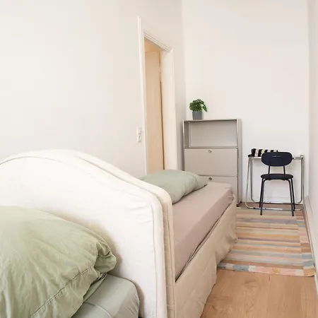 Frisch Renoviertes Altbau 2 Parkplaetze Im Leipziger Westen, Fuer Gruppen Bis 6 Personen, 10 Minuten Vom Zentrum * Leipzig