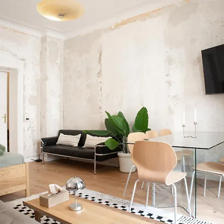 Frisch Renoviertes Altbau 2 Parkplaetze Im Leipziger Westen, Fuer Gruppen Bis 6 Personen, 10 Minuten Vom Zentrum *