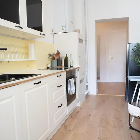 Frisch Renoviertes Altbau 2 Parkplaetze Im Leipziger Westen, Fuer Gruppen Bis 6 Personen, 10 Minuten Vom Zentrum Leipzig