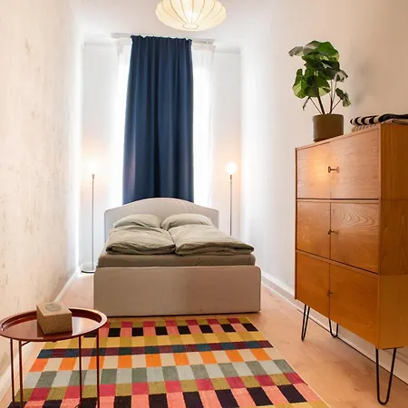 Frisch Renoviertes Altbau 2 Parkplaetze Im Leipziger Westen, Fuer Gruppen Bis 6 Personen, 10 Minuten Vom Zentrum *
